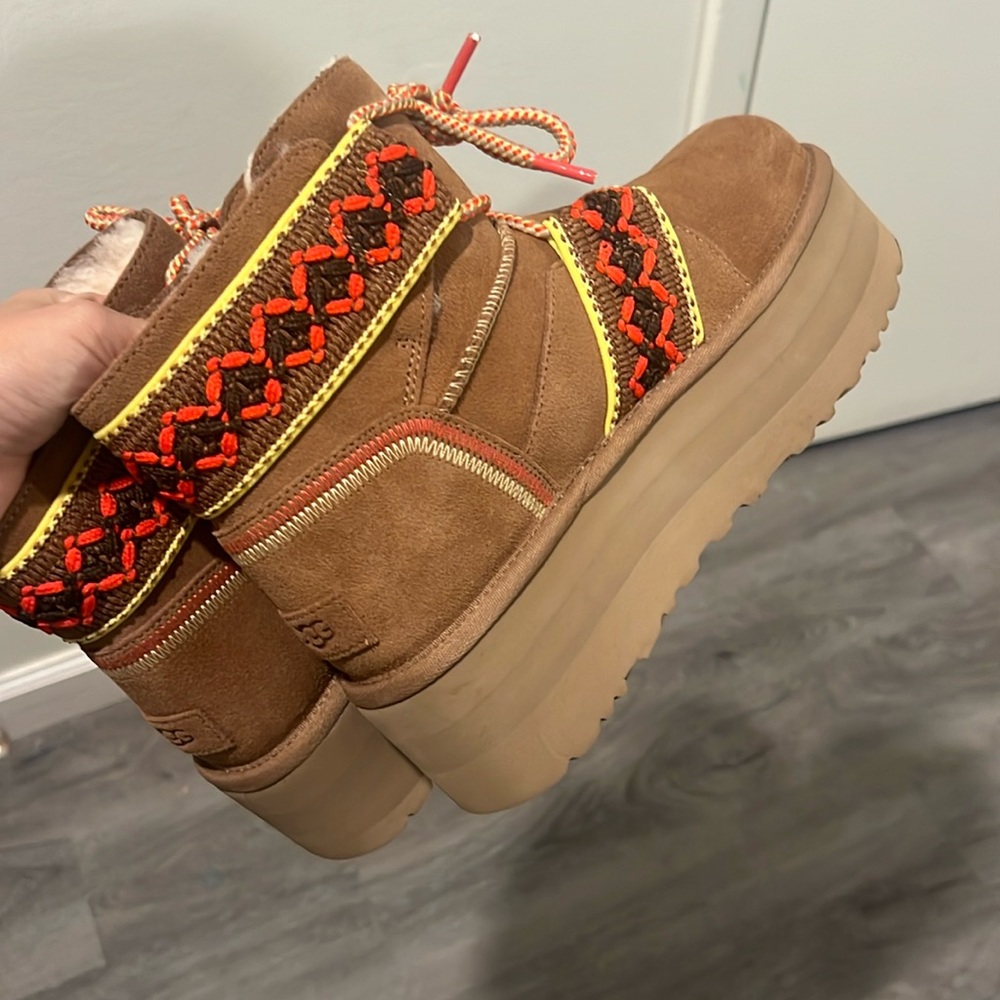 Rare…UGG women classic mini II Braid platform boot